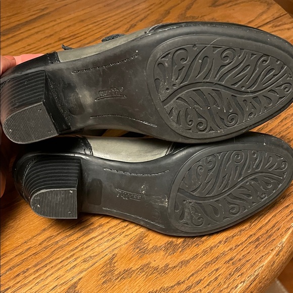Earth Brand Serrano Black & Gray Women's size 6 heels with Velcro & zip closure - Picture 4 of 7
